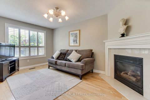 Photo 19 at 11 Zucchet Court, East Woodbridge, Vaughan