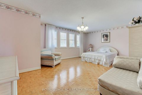 Photo 25 at 11 Zucchet Court, East Woodbridge, Vaughan