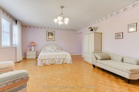 Photo 26 at 11 Zucchet Court, East Woodbridge, Vaughan