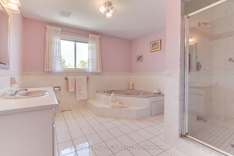 Photo 28 at 11 Zucchet Court, East Woodbridge, Vaughan