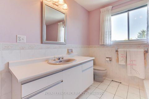 Photo 29 at 11 Zucchet Court, East Woodbridge, Vaughan