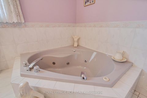Photo 30 at 11 Zucchet Court, East Woodbridge, Vaughan