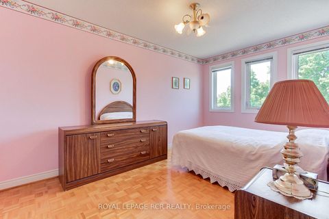 Photo 32 at 11 Zucchet Court, East Woodbridge, Vaughan