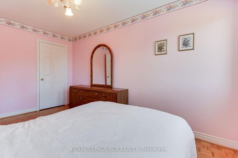 Photo 33 at 11 Zucchet Court, East Woodbridge, Vaughan