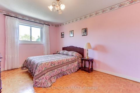 Photo 34 at 11 Zucchet Court, East Woodbridge, Vaughan