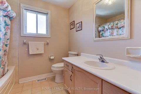 Photo 36 at 11 Zucchet Court, East Woodbridge, Vaughan