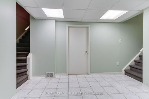 Photo 38 at 11 Zucchet Court, East Woodbridge, Vaughan