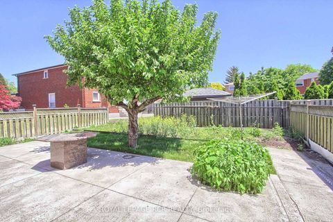 Photo 47 at 11 Zucchet Court, East Woodbridge, Vaughan