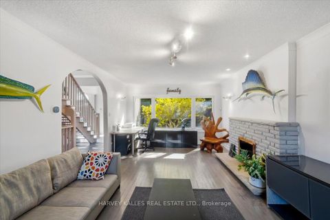 Photo 10 at 72 Walmer Road, North Richvale, Richmond Hill