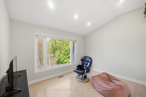 Photo 33 at 72 Walmer Road, North Richvale, Richmond Hill
