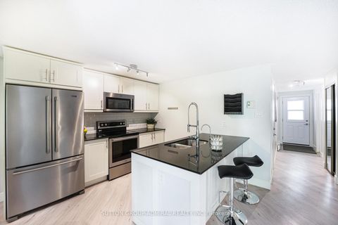 Photo 11 at 59 - 16 Evergreen Court, Ardagh, Barrie