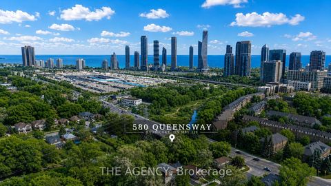 Photo 6 at 580 The Queensway, Queensway, Toronto