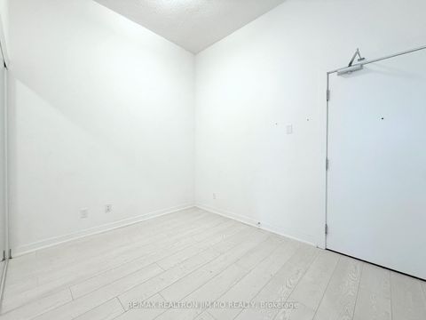 Photo 11 at 727 - 20 Bruyeres Mews, Waterfront Communities C1, Toronto