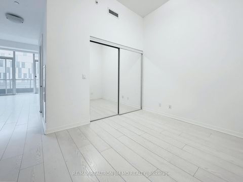 Photo 14 at 727 - 20 Bruyeres Mews, Waterfront Communities C1, Toronto