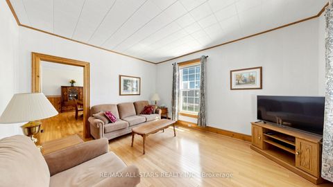 Photo 4 at 11 Marietta Street, Uxbridge