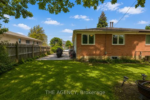 Photo 34 at 282 Neal Drive, Crosby, Richmond Hill