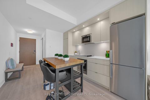 Photo 4 at 2039 - 20 Inn On The Park Drive, Don Mills, Toronto