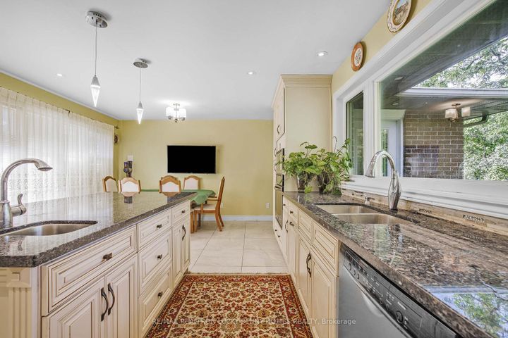 Photo 14 at 9799 Warden Avenue, Devil's Elbow, Markham