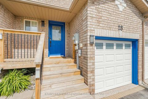 Photo 2 at 28 Raymond Crescent, Painswick South, Barrie
