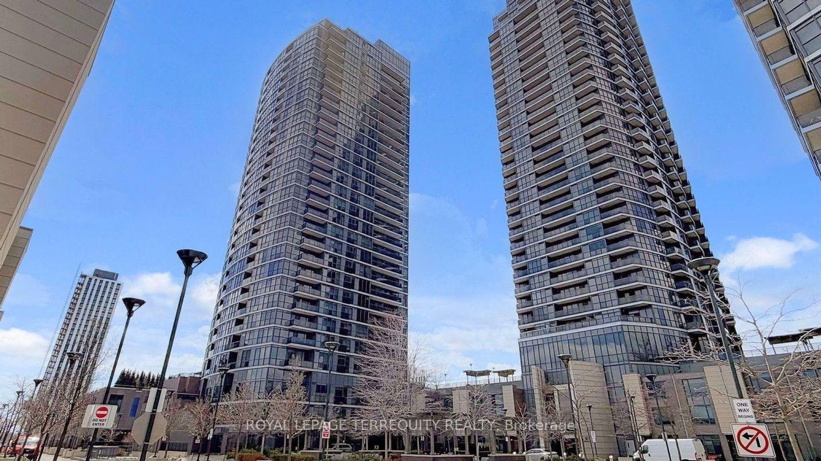 1304 - 9 Valhalla Inn Road, City Centre West, Toronto 