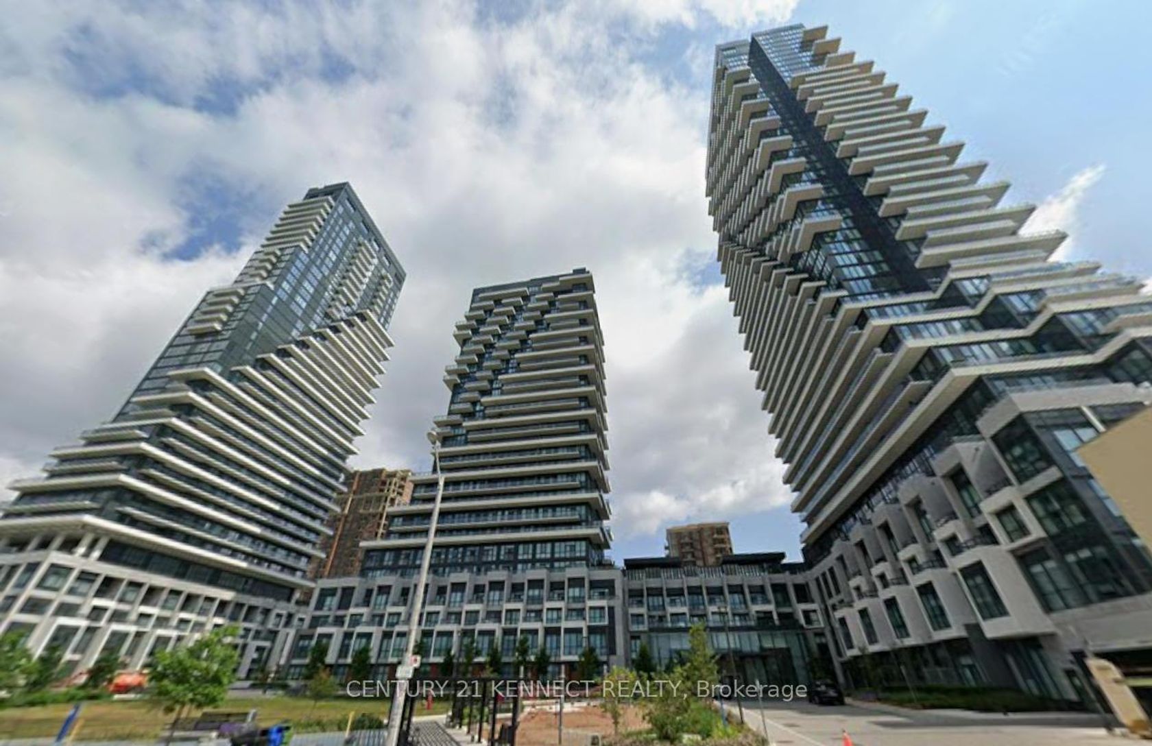 706 - 30 Inn On The Park Drive, Don Mills, Toronto photo number 2