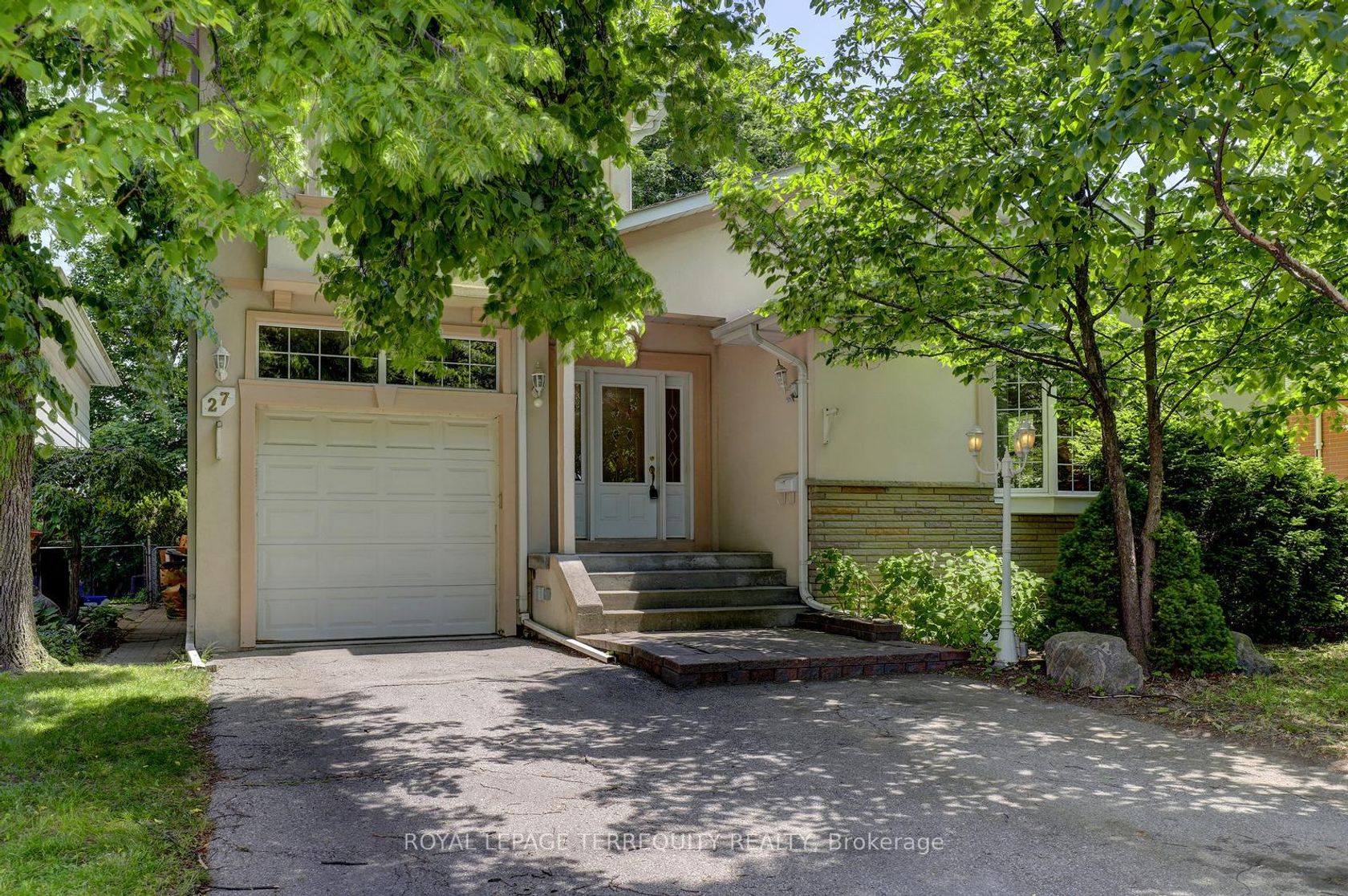 27 Shadwick Drive, Richview, Toronto 