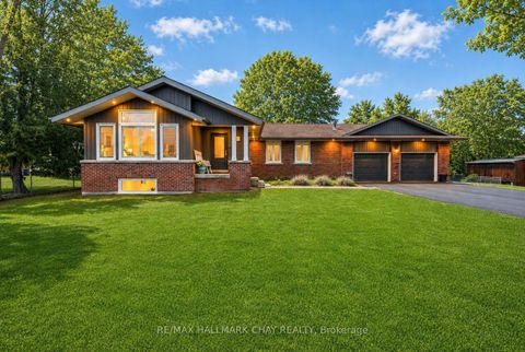 Photo 1 at 1587 Mount Albert Road, Sharon, East Gwillimbury