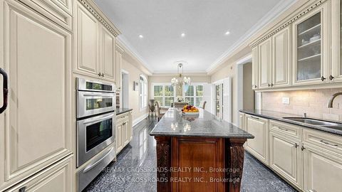 Photo 12 at 2 Mumberson Court, Cachet, Markham