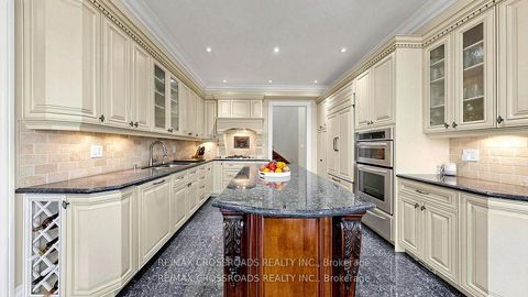 Photo 14 at 2 Mumberson Court, Cachet, Markham