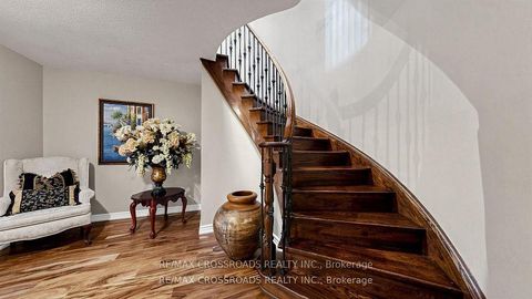 Photo 32 at 2 Mumberson Court, Cachet, Markham