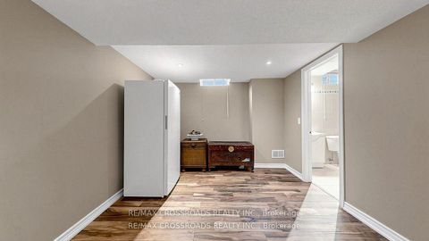 Photo 33 at 2 Mumberson Court, Cachet, Markham