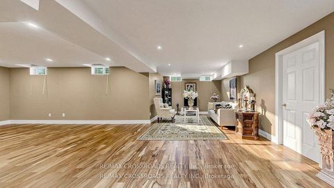 Photo 34 at 2 Mumberson Court, Cachet, Markham