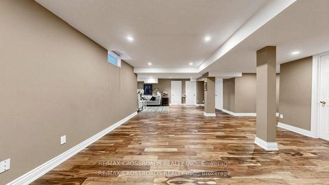 Photo 37 at 2 Mumberson Court, Cachet, Markham
