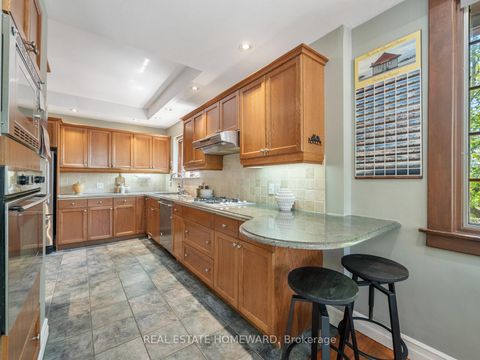 Photo 18 at 24 Waverley Road, The Beaches, Toronto