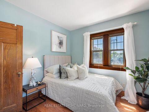 Photo 36 at 24 Waverley Road, The Beaches, Toronto