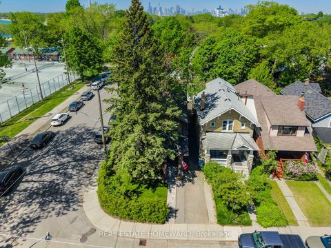 Photo 49 at 24 Waverley Road, The Beaches, Toronto