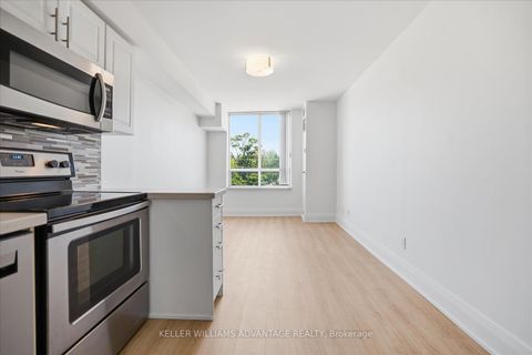 Photo 10 at 415 - 1733 Queen Street E, The Beaches, Toronto