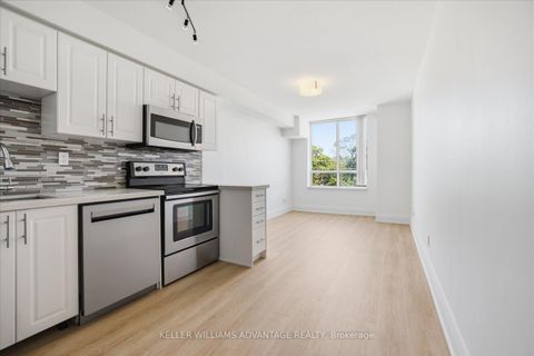 Photo 12 at 415 - 1733 Queen Street E, The Beaches, Toronto
