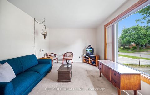 Photo 4 at 131 Clearbrooke Circle, Kipling, Toronto