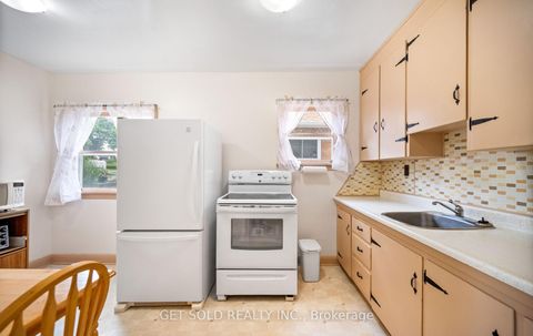 Photo 9 at 131 Clearbrooke Circle, Kipling, Toronto