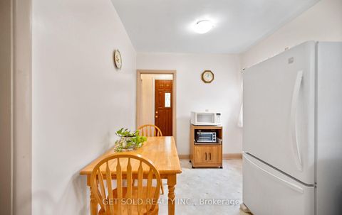 Photo 12 at 131 Clearbrooke Circle, Kipling, Toronto