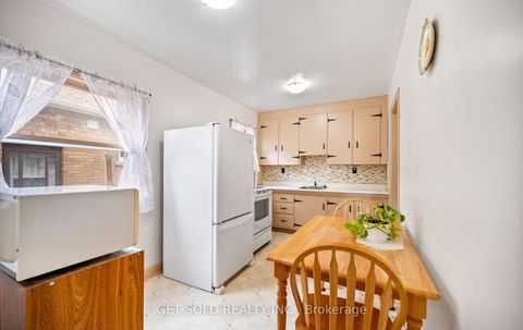 Photo 14 at 131 Clearbrooke Circle, Kipling, Toronto