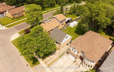 Photo 36 at 131 Clearbrooke Circle, Kipling, Toronto