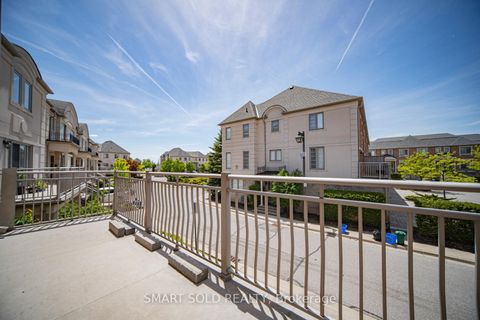 Photo 3 at 16 - 9133 Bayview Avenue, Doncrest, Richmond Hill