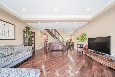 Photo 6 at 16 - 9133 Bayview Avenue, Doncrest, Richmond Hill