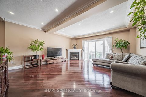 Photo 7 at 16 - 9133 Bayview Avenue, Doncrest, Richmond Hill