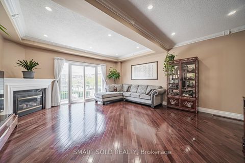 Photo 8 at 16 - 9133 Bayview Avenue, Doncrest, Richmond Hill