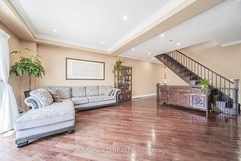 Photo 9 at 16 - 9133 Bayview Avenue, Doncrest, Richmond Hill