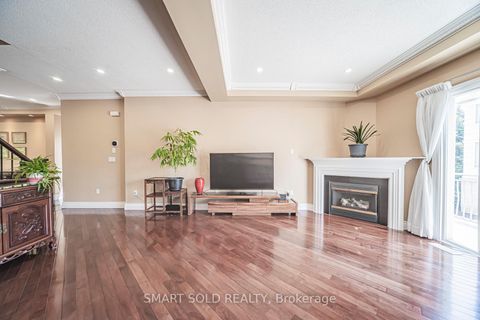 Photo 11 at 16 - 9133 Bayview Avenue, Doncrest, Richmond Hill
