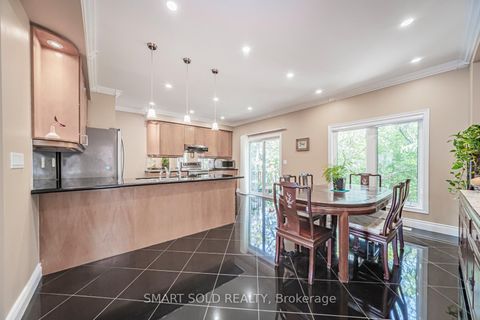 Photo 12 at 16 - 9133 Bayview Avenue, Doncrest, Richmond Hill